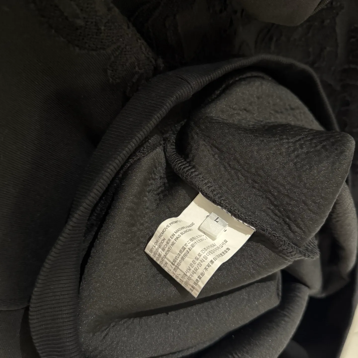 🅿️380 [Strict quality control] CH Croixin's new long-sleeved hooded sweatshirt. The fabric is made of heavy 480g double yarn fabric. The whole garment is washed. The front and rear panels are laser burned. The ready-to-wear wash is loose. The fabric is stiff and stylish. It does not deform or shrink. Color: black, white, floral gray. Size: M-2xl